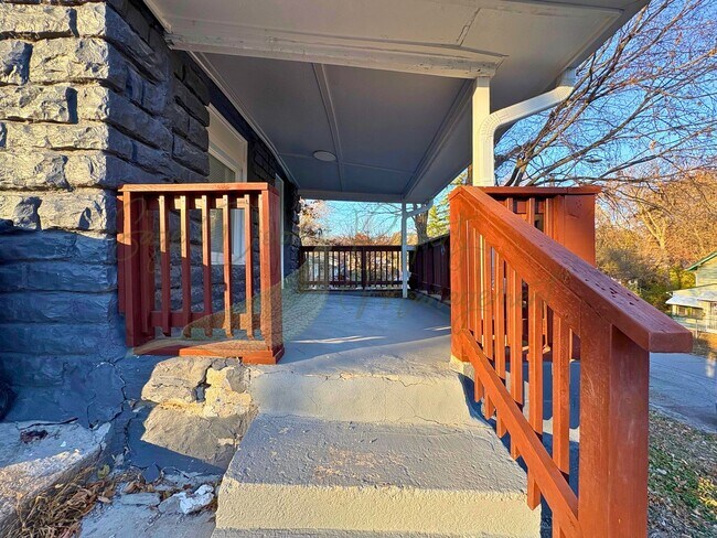 Photo - HUGE MASTER BEDROOM