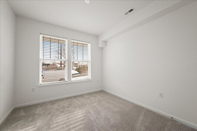 Photo - 644 Hemsworth Ln