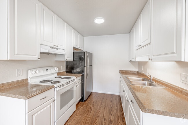 2BR, 2BA - 1,000SF - Kitchen - Whispering Pines Apartments