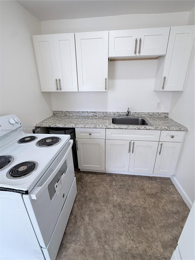 Building Photo - 801 N H St Unit 1