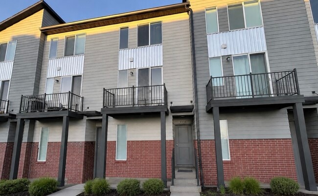 Building Photo - 1146 S Redwood Rd
