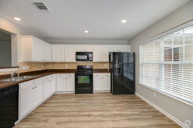 Building Photo - Lee Crossing Neighborhood, Easy access to ... Rental