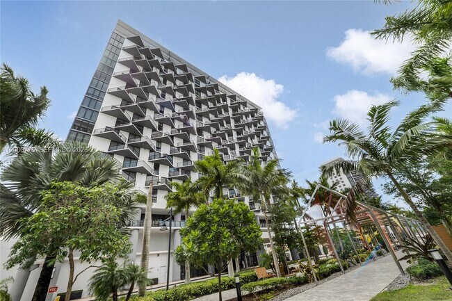 Building Photo - 5252 NW 85th Ave Unit 1005