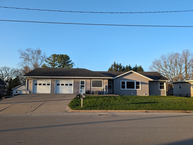 Building Photo - 205 E Madison St