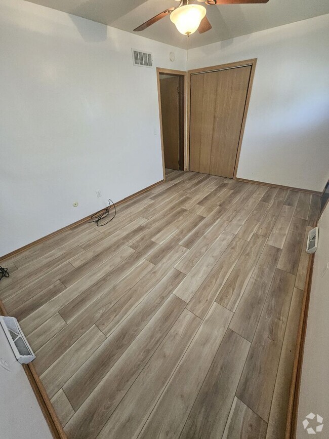 Building Photo - 224 4th St E Unit 224 Rental