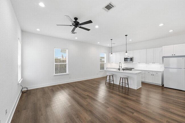 Photo - 1230 Mcneil St
