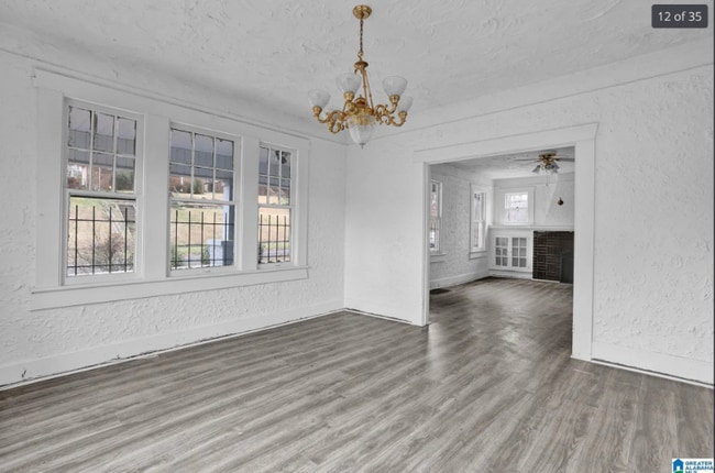 Photo - 505 12th St W