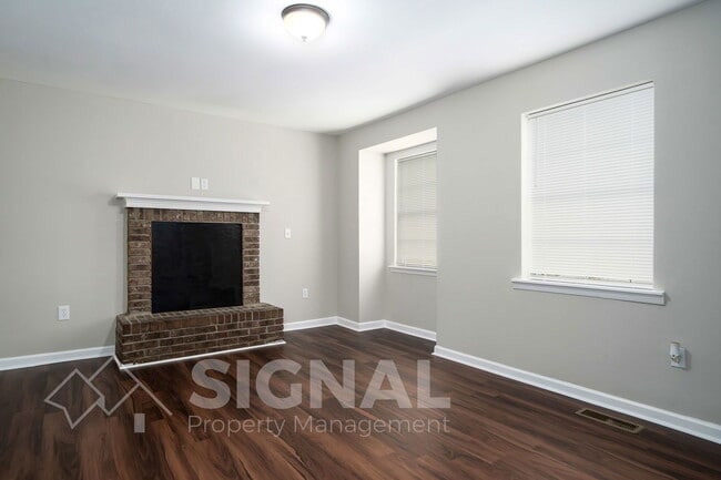 Photo - 2827 Arrowhead Cir NE