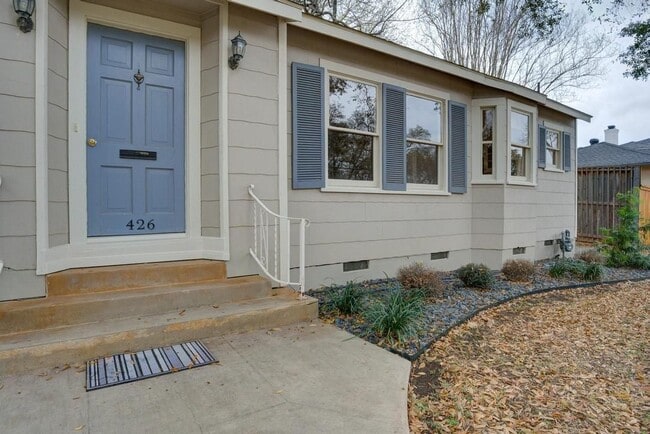 Building Photo - 426 Garraty