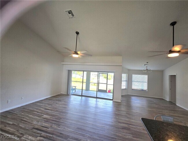Building Photo - 1712 SW 13th St