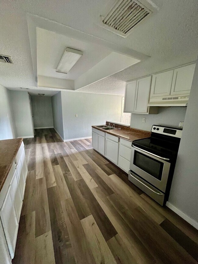 Photo - HUGE Dade City 3BR/1BA/1 Car Garage Home w/Tons of Living Area! NO APPLICATION FEE!