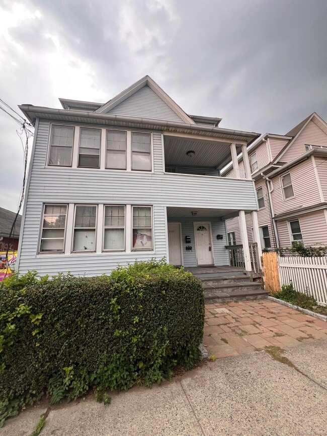 Building Photo - 2125 E Main St Unit 2nd Fl. Rental