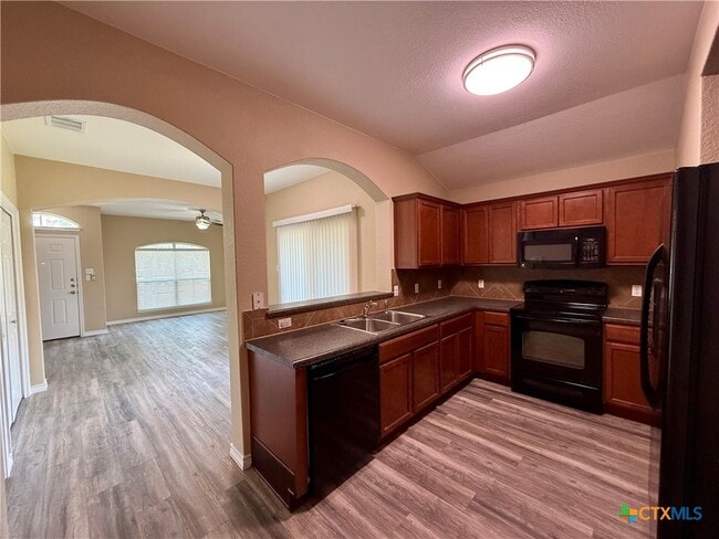 Photo - 101 Salas Dr