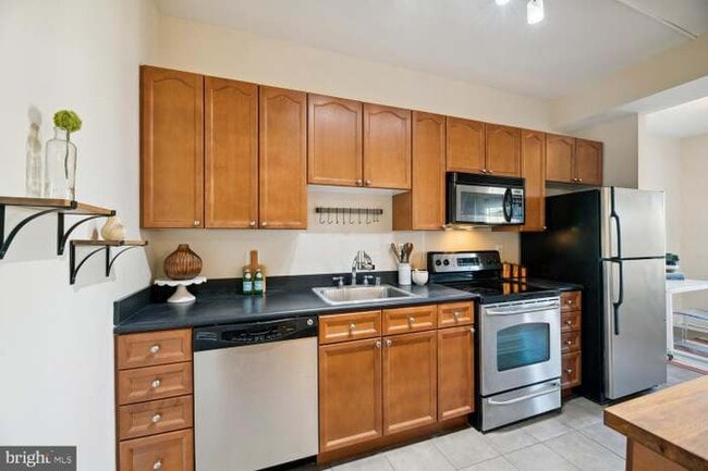 Photo - 1613 Harvard St NW Unidad 510