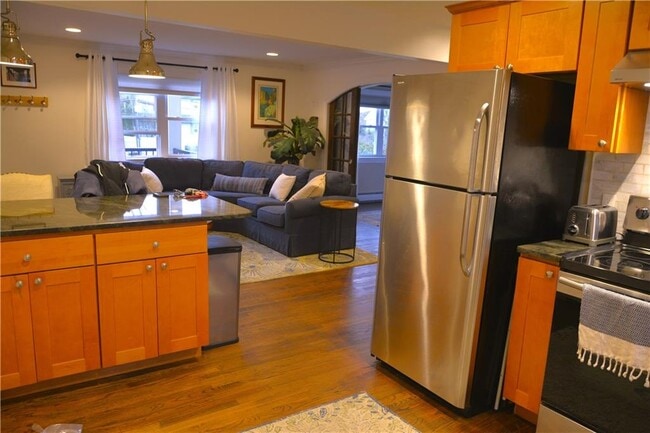 Building Photo - 70 Carroll Ave Unit 706