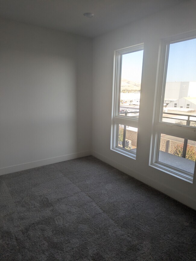 Photo - 3698 Vision Cmn