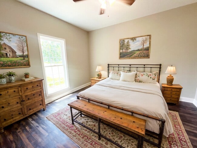 Photo - 201 Silverthorn Dr