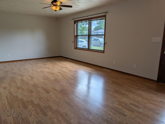 Photo - 204 Hickory Dr