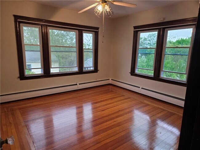 Photo - 133 Clifford St Unit 2