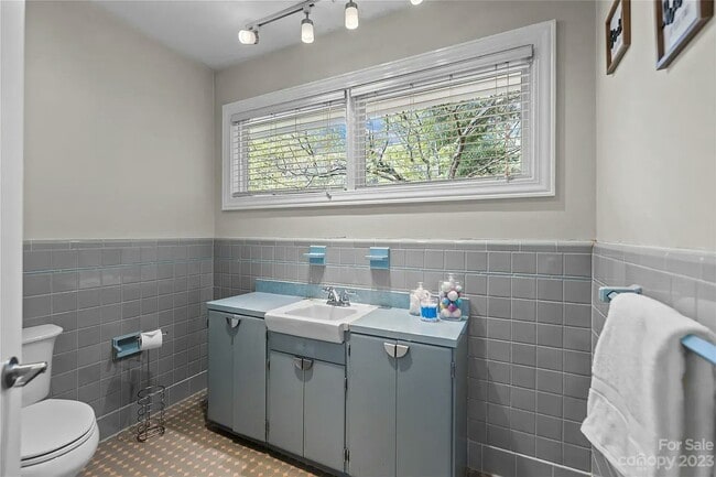 Photo - 1030 Dooley Dr