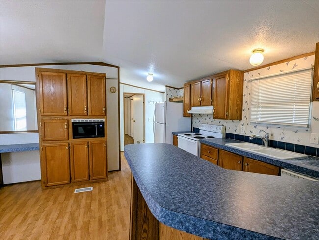 Photo - 560 Meridian