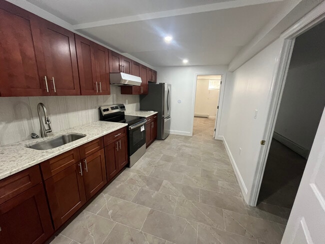 Building Photo - 66-35 Booth St Rental