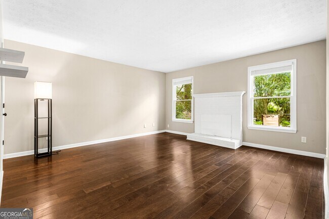 Photo - 651 Stratford Green Way