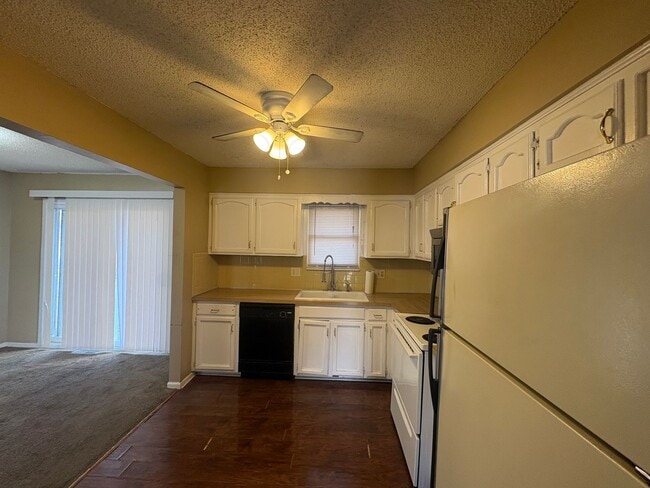 Photo - 1120 NE 9th St