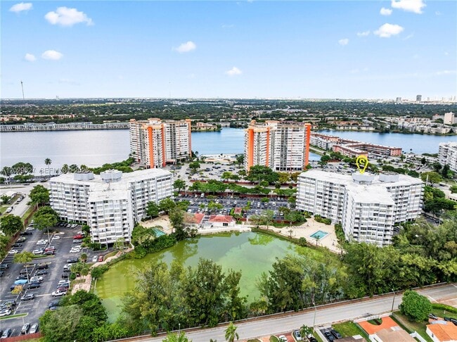 Building Photo - 1300 NE Miami Gardens Dr Unit 512E
