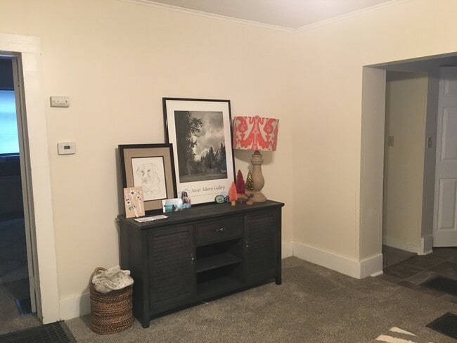 Sala de estar - 801 S Fifth St