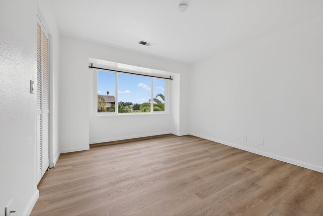 Building Photo - New Lower Rent! Completely Remodeled 2-Bedroom Townhome – Everything Brand New!