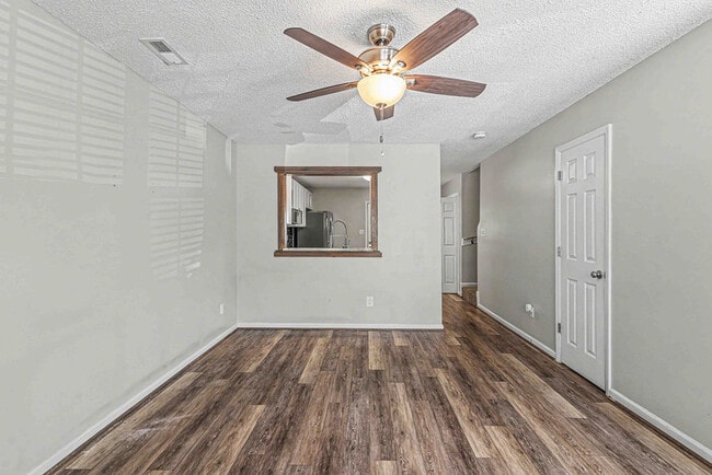 Photo - 103 Meadowbrook Ln
