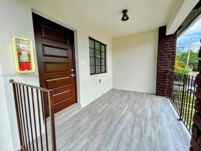 Photo - 455 NE 62nd St Unit 3