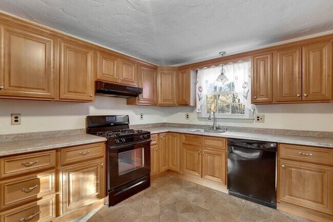 Photo - 25% off 1st months rent! Well maintained, ...