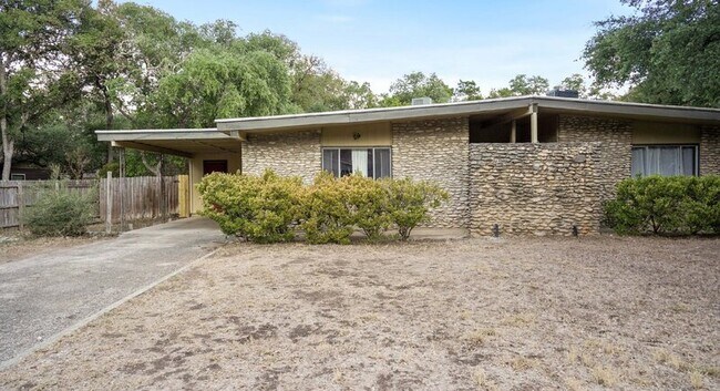 Photo - 906 Hazelton St