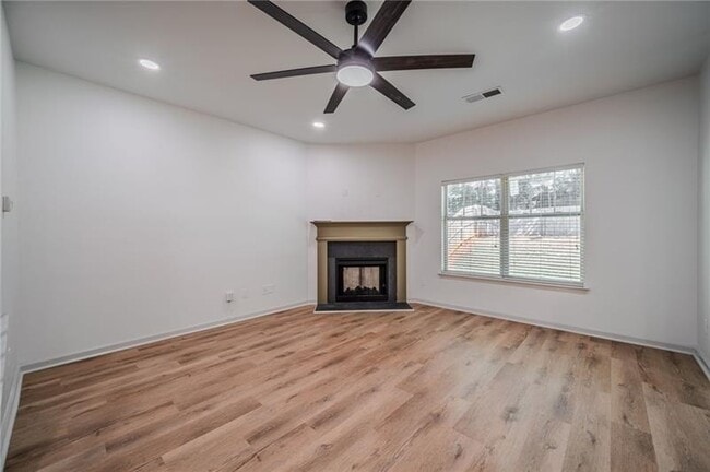 Photo - 796 Grenier Terrace NE