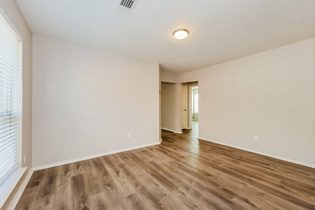 Photo - 3037 San Martin Dr