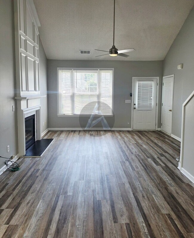 Photo - 1691 Woodsford Rd
