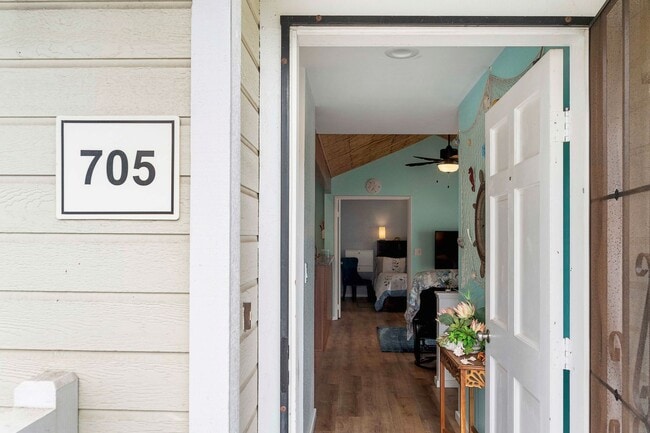 Building Photo - 2 Bedroom 2 Bathroom Fully Furnished Condo Unit 705