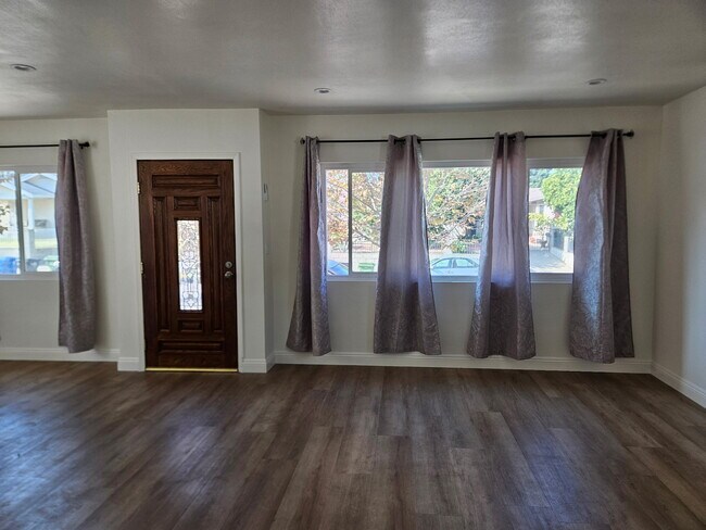 Photo - 2314 Elmgrove St