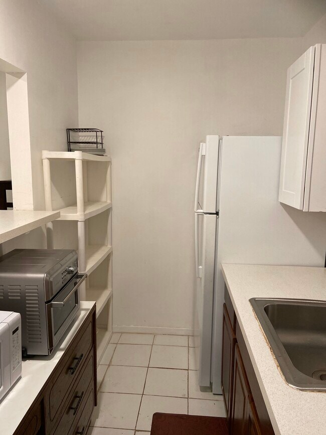 Kitchen - 4235 Elenda St