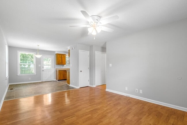 Photo - 354 Woodale Dr