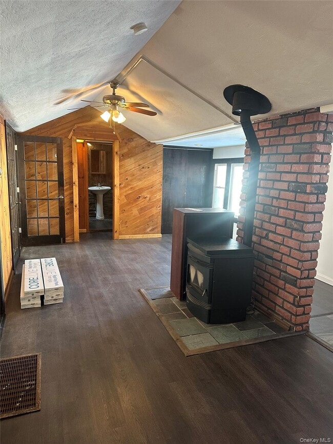 Photo - 69 Montrose Dr