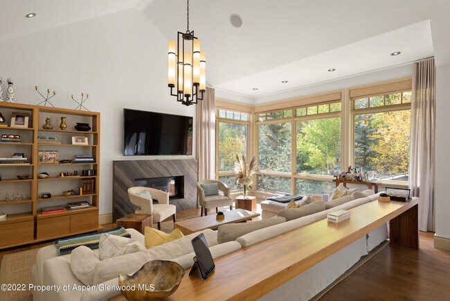 Photo - 509 W Hopkins Ave