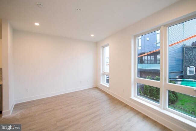 Photo - 1325 N Lee St Unit 305