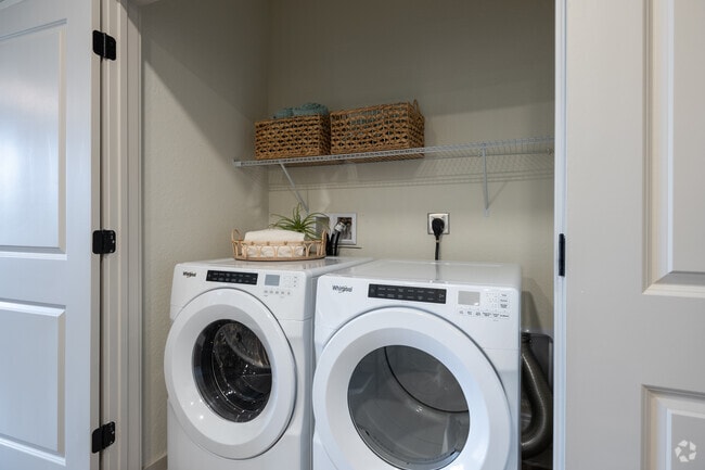4BR, 4BA - 1,352SF - Laundry
