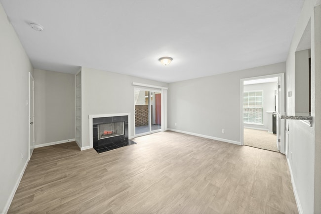 Living Room- B1-2Bd-2Ba- Flint290-003.jpg