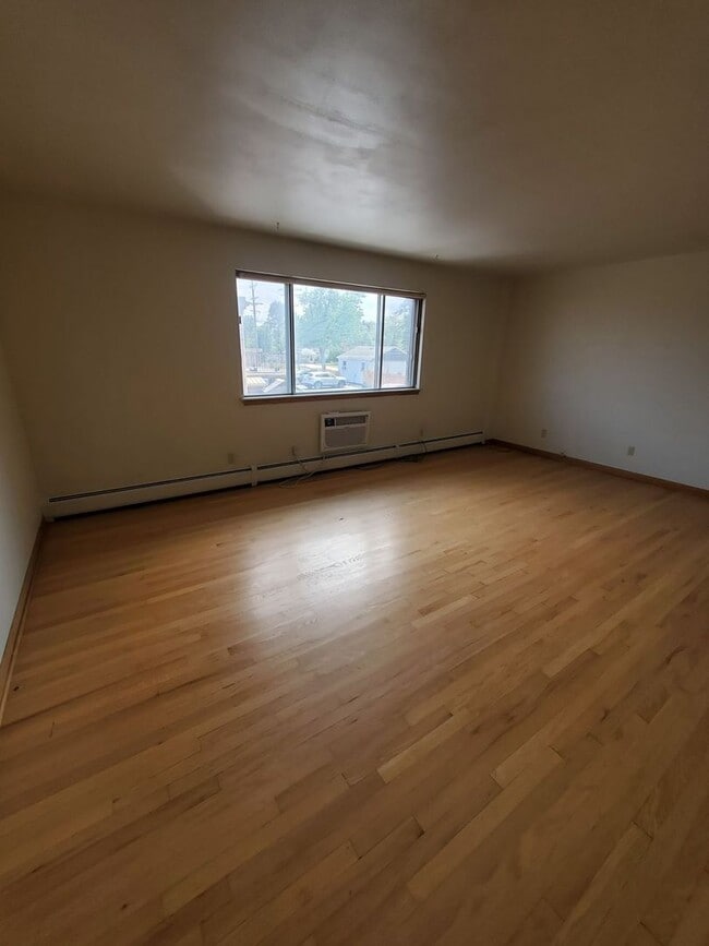 Photo - 1920 Lathrop Ave. (16 Unit)