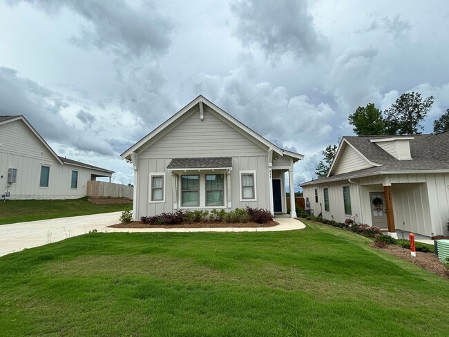Building Photo - Beautiful Newer Construction Home on Mimms Trail!