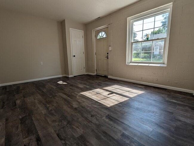 Photo - 702 S Roche St